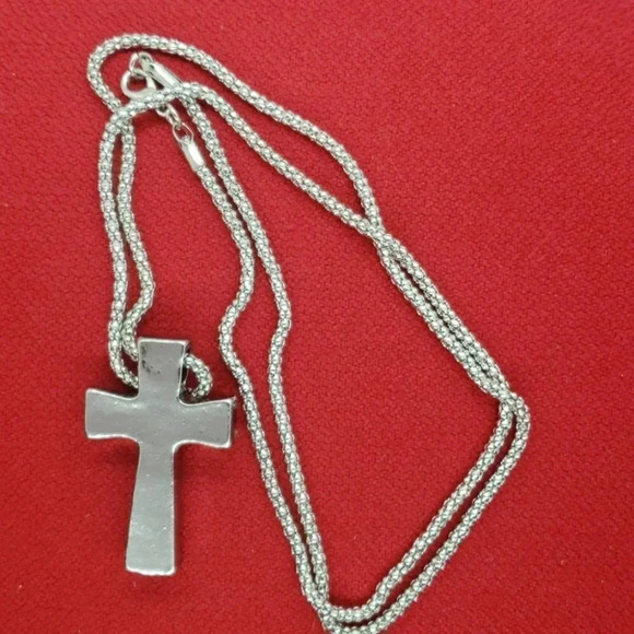 Fashion Celtic cross on silver tone 24"‎ chain - Picture 3 of 5